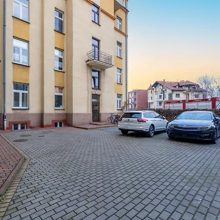 Traugutta Cozy By Bookinghost *