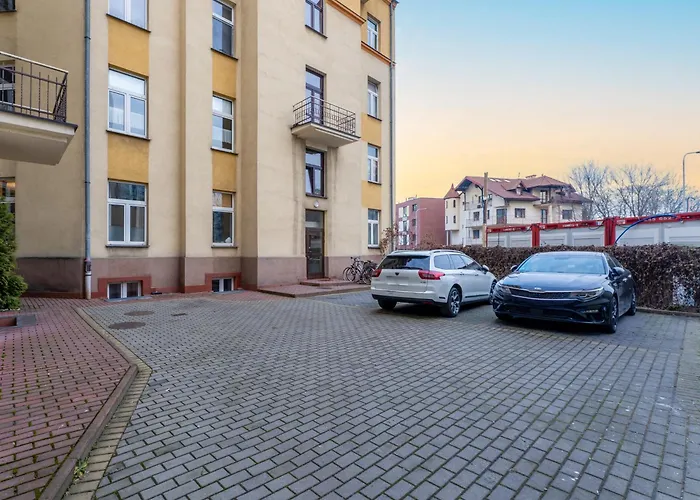 Traugutta Cozy By Bookinghost *